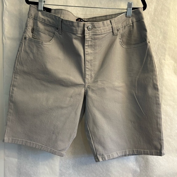 Lee Relaxed Fit Mid Rise Bermuda Alloy shorts. NWT Sz-18M C20 - Picture 4 of 13